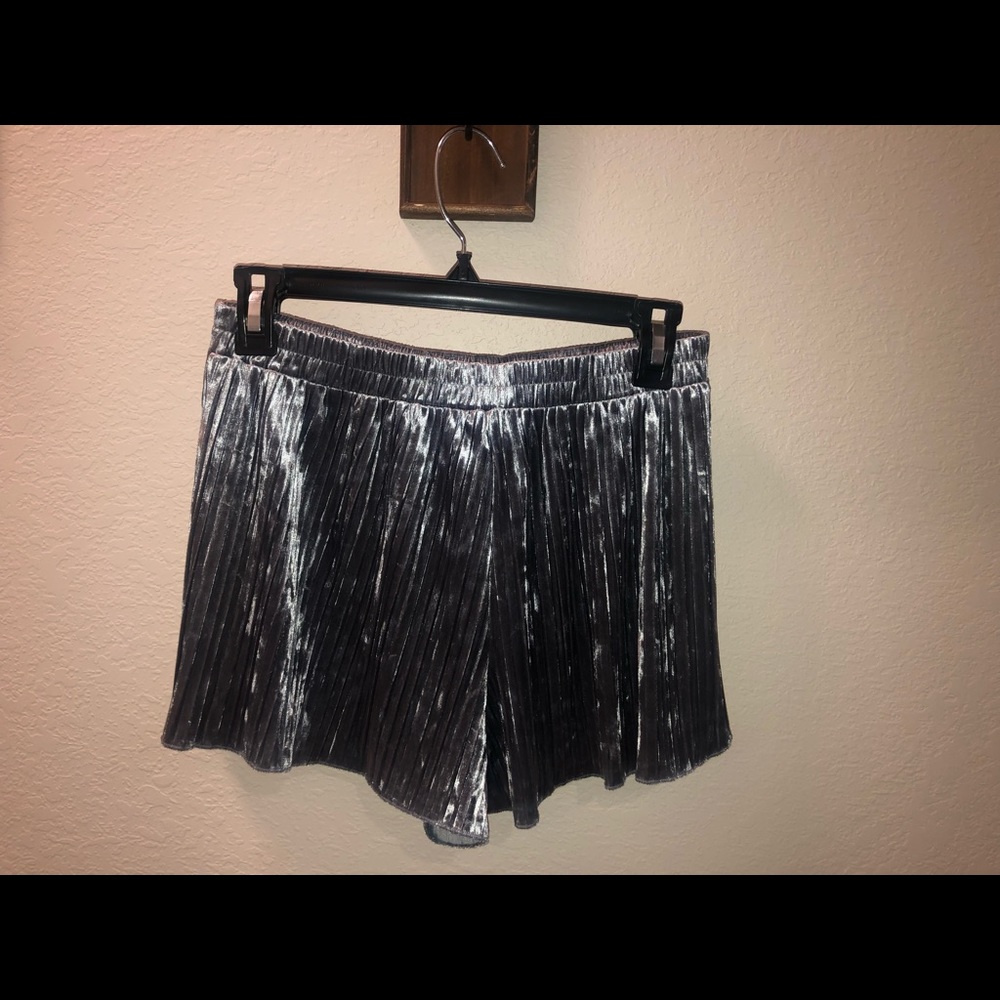 (SOLD) Forever 21 suede shorts